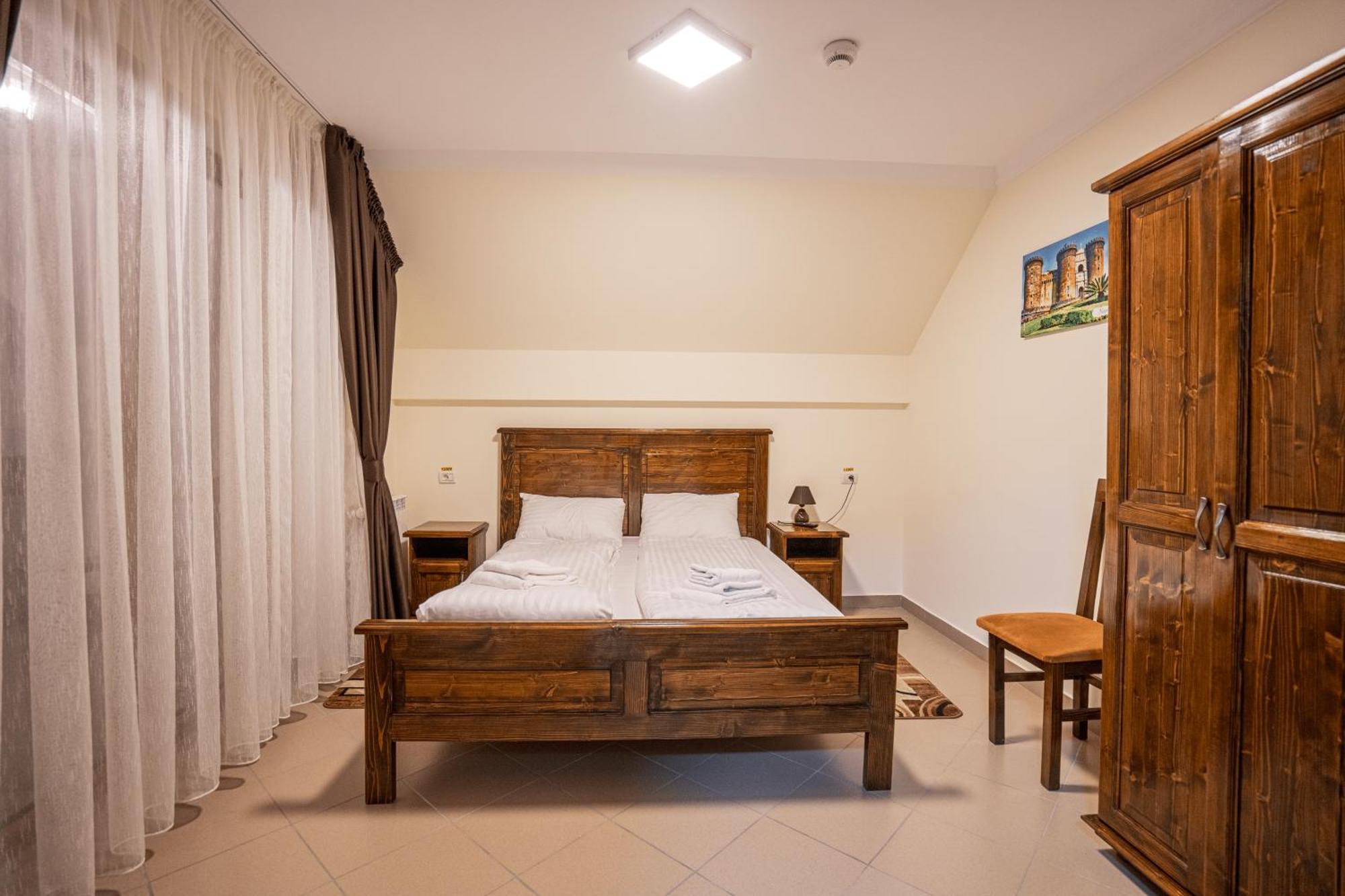 Hotel Rabbit Bran 莫伊西德约斯 外观 照片