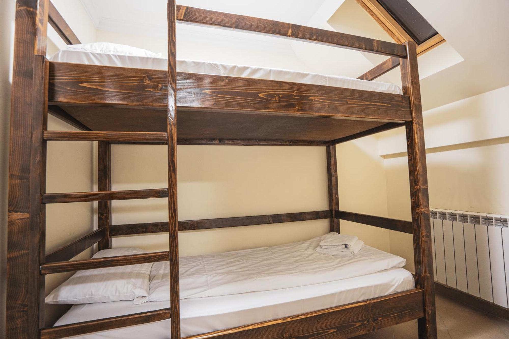 Hotel Rabbit Bran 莫伊西德约斯 外观 照片