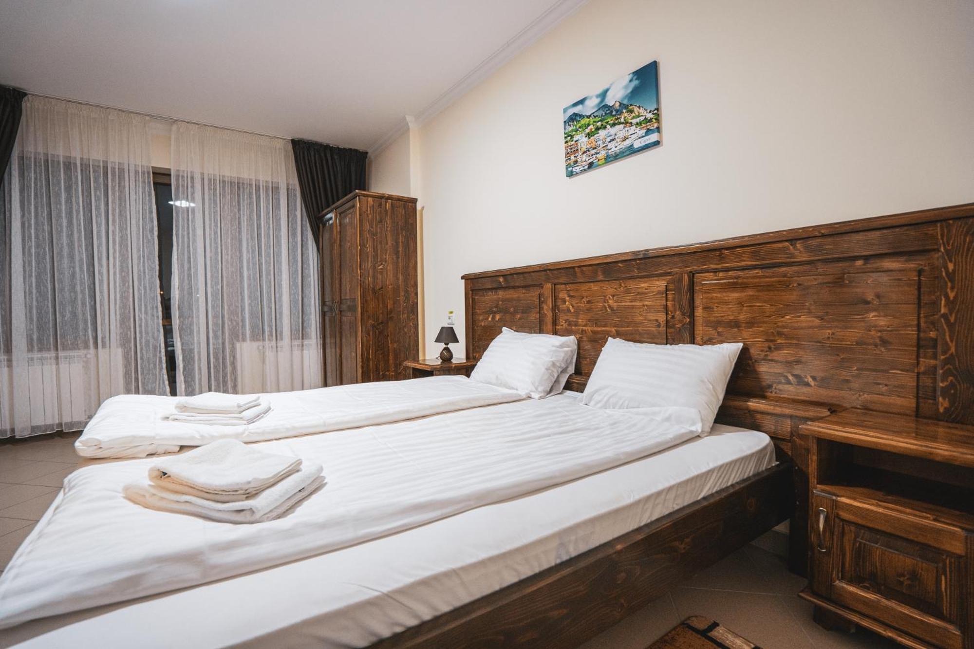 Hotel Rabbit Bran 莫伊西德约斯 外观 照片
