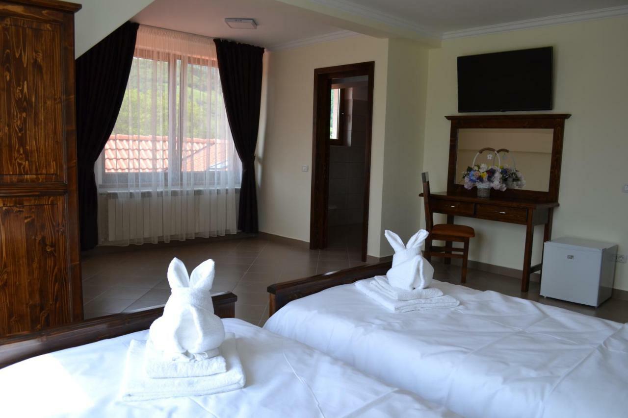 Hotel Rabbit Bran 莫伊西德约斯 外观 照片